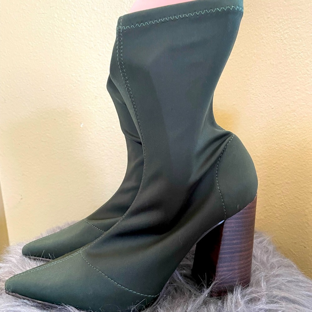 Steve Madden stretch fly knit fabric booties size 6.5 NWOT
